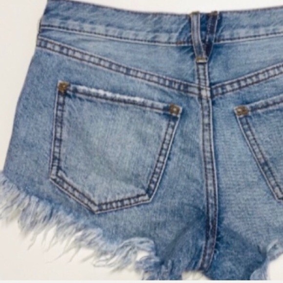 We The Free Cutoff Frayed Hem Denim Shorts 24 - Picture 10 of 10